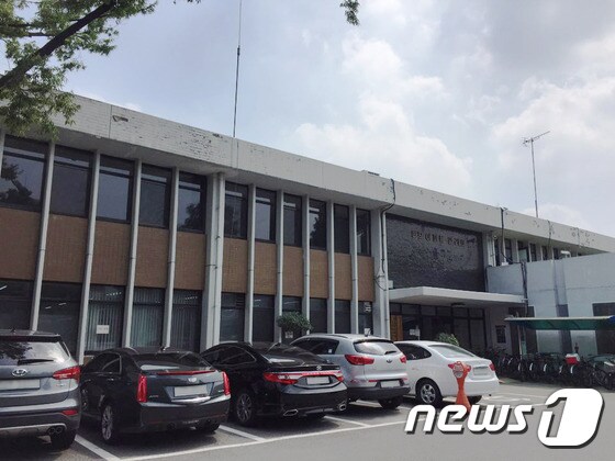 20일 오후 시공사 선정 현장설명회가 열린 반포주공1단지 관리사무소의 모습.© News1