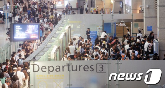인천국제공항 출국장 자료사진 © News1