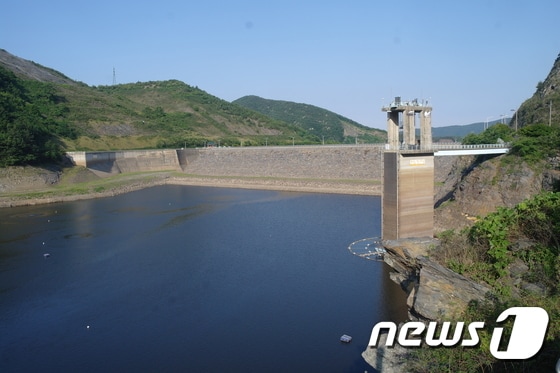 가뭄으로 경계단계에 진입한 보렴댐.© News1