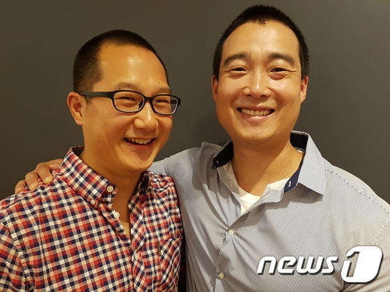 쌍둥이 해외입양인 크리스천 니슨(35·왼쪽)과 코리 니슨(35) 2017.7.1/뉴스1  © News1