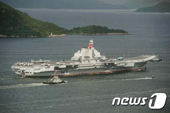 중국의 항공모함 랴오닝함. <자료사진> © AFP=뉴스1