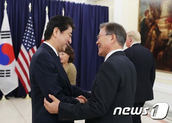 문재인 대통령과 아베 신조 일본 총리 <자료사진> © News1