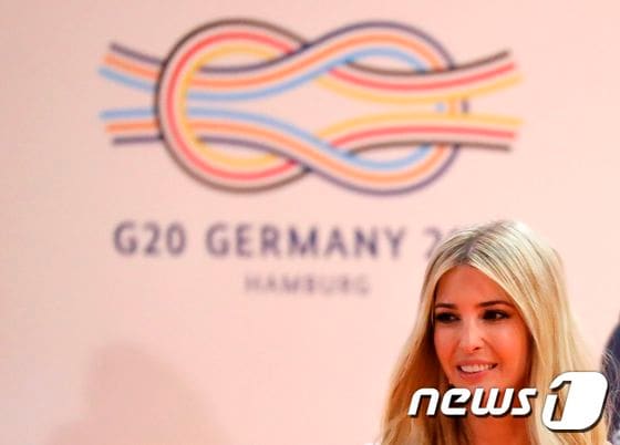 8일(현지시간) 독일 함부르크에서 열린 주요20개국(G20) 정상회의에 참석한 도널드 트럼프 미국 대통령의 큰달 이방카 트럼프. © AFP=뉴스1