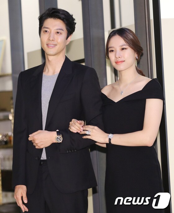 배우 이동건(왼쪽)과 조윤희/뉴스1 © News1 권현진 기자
