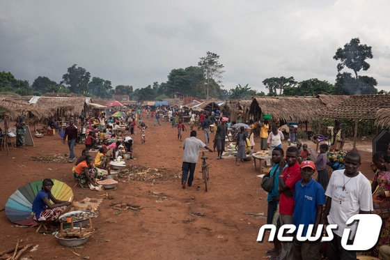 13일(현지시간) 콩고민주공화국(민주콩고) 북부 지역의 한 마을 시장. (자료사진) © AFP=뉴스1