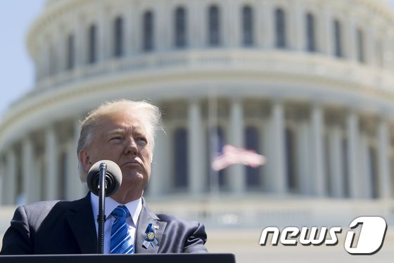 미국 의회 앞 도널드 트럼프 대통령. © AFP=뉴스1