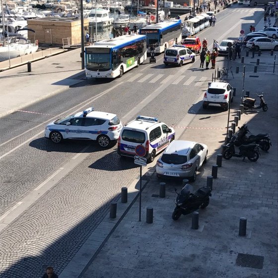 21일(현지시간) 오전 프랑스 마르세유에서 발생한 차량 돌진 사고 현장. (출처:트위터)