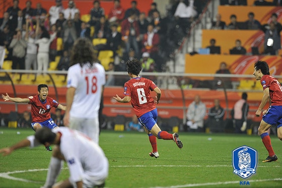 2011년 아시안컵 8강전에서 결승골을 넣고 달려가는 윤빛가람(대한축구협회 제공) © News1