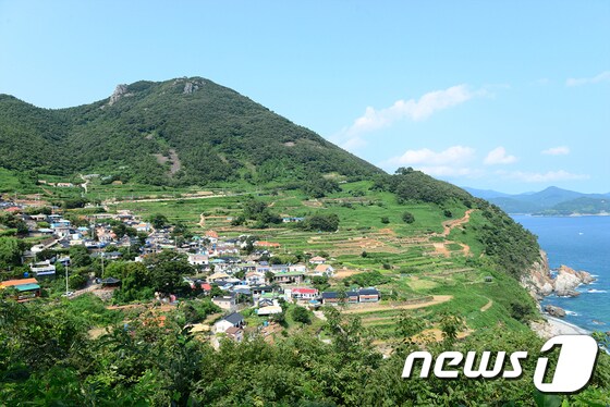 해안누리길 다랭이길(한국관광공사 제공)/뉴스1 © News1