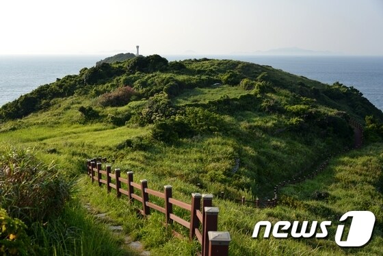 거문도 녹산등대 가는길 1코스(한국관광공사 제공)/뉴스1 © News1