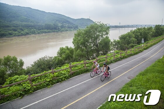 남한강 자전거길(경기도 제공) © News1 진현권 기자