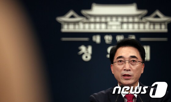 박수현 청와대 대변인. 2017.8.30/뉴스1 © News1 김명섭 기자