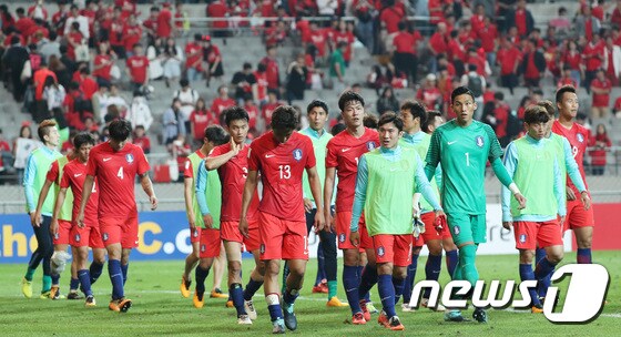 한국 대표팀이 영국 언론 가디언으로부터  '2018 국제축구연맹(FIFA) 러시아 월드컵'에 출전하는 23팀 중 22위 평가를 받았다.  © News1 송원영 기자