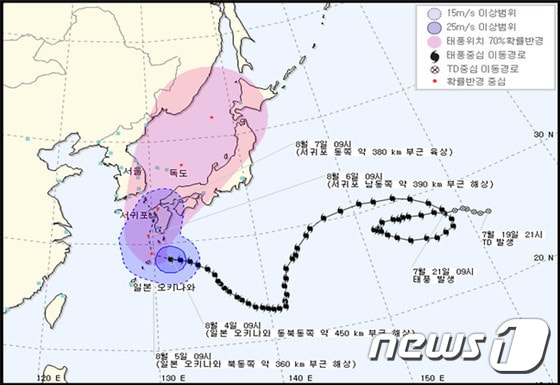 4일 오전 9시 기준 제5호 태풍 '노루' (NORU)의 예상이동경로. (기상청 제공) © News1