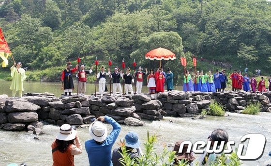 지난 5월 26∼28일까지 진천군 문백면에서 열린 농다리 축제.© News1