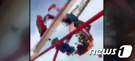 오하이오주 놀이공원에서 벌어진 놀이기구 '파이어볼' 사고 동영상 캡처. ( NBC갈무리) © News1