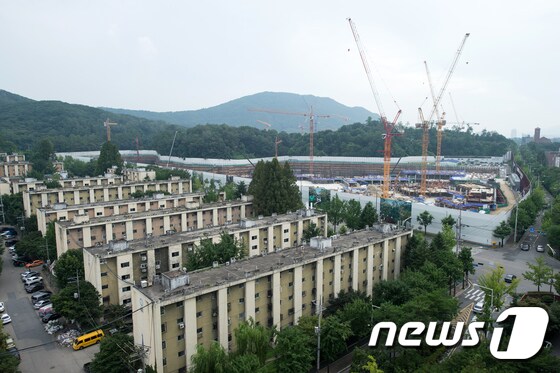 서울 강남의 한 재건축 아파트의 모습.(뉴스1 자료사진)© News1 이승배 기자