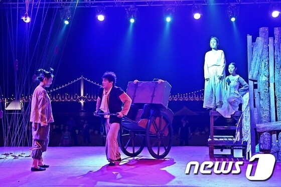 지난해 8월 열린 광대연극제의 모습(부산 수영구 제공)© News1