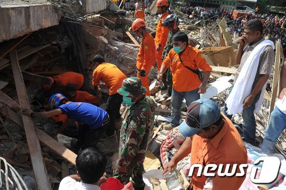 지난해 12월 인도네시아 아체주 지진 현장. © AFP=뉴스1