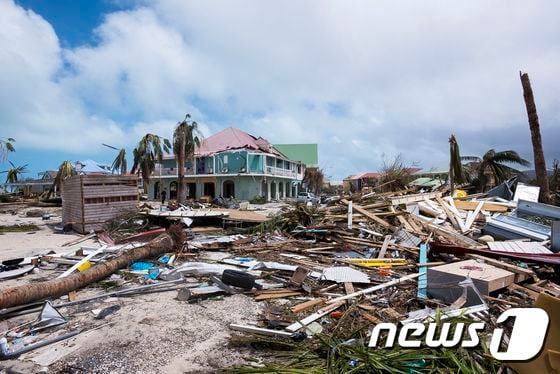허리케인 '어마' 상륙으로 초토화된 카리브해 세인트 마르틴 섬. (자료사진) © AFP=뉴스1