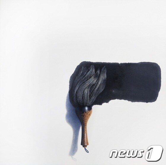 이정웅 LEE Jungwoong, BRUSH, 140x140cm, Oil on Korean Paper, 2014 (이화익갤러리 제공) © News1