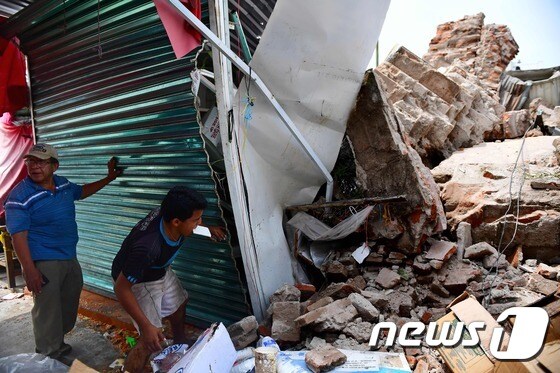 멕시코 남부 후치탄 지진 피해 현장. © AFP=뉴스1