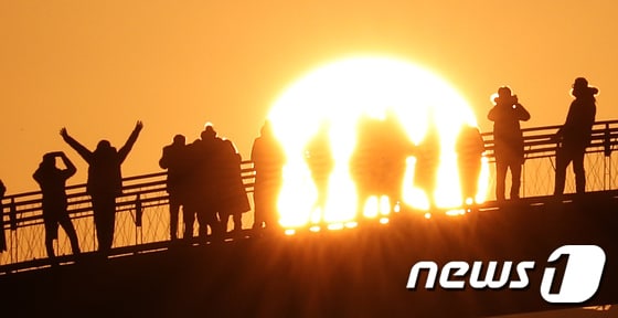 첫 해돋이.2018.1.1/뉴스1 © News1 박지혜 기자