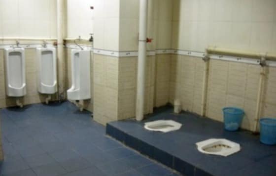 전형적인 중국의 시골 화장실 - 바이두 갈무리