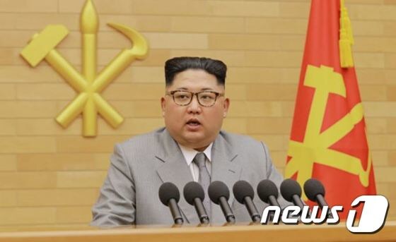 김정은 북한 조선노동당 위원장이 지난 1일 2018년 신년사를 발표했다. (노동신문) 2018.1.2/뉴스1