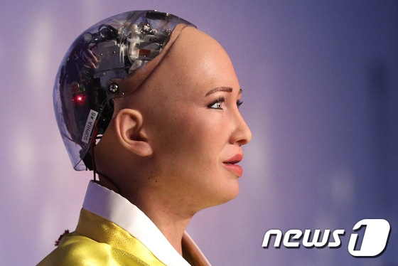 62가지 인간의 감정을 표현할 수 있는 인공지능(AI) 로봇 '소피아' © News1 신웅수 기자