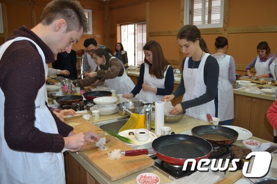 영양 전통음식만들기체험(외국인)© News1