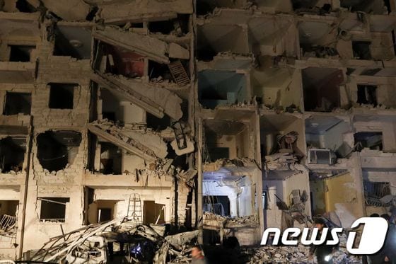 시리아 이들리브의 반군 장악지역 건물이 정부군과의 교전으로 페허가 된 모습이 보인다. © AFP=뉴스1 © News1 우동명 기자