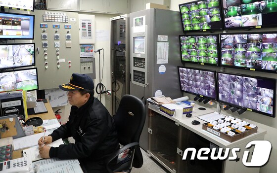 울산 중구 태화동 리버스위트 아파트 박달서(63) 경비조장. 2018.1.9/뉴스1 © News1 조민주 기자