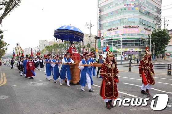지난해 열린 달구벌 목민관 부임 행차 재현 퍼레이드(서구 제공)© News1