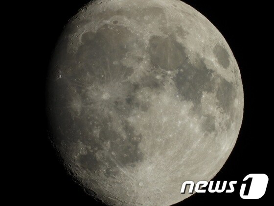 달 표면 사진(니콘 제공)© News1 자료 사진