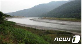 습지보호구역© News1 행정구역 전체가 유네스코 생물권 보전지역인 전북 고창군 인천강 하구습지가 환경부 습지보호구역으로 지정됐다. © News1