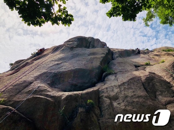 수락산 내원암장에서 암벽 등반을 즐기는 산악인들. 이 사진은 해당 사건과 관련이 없음 © News1