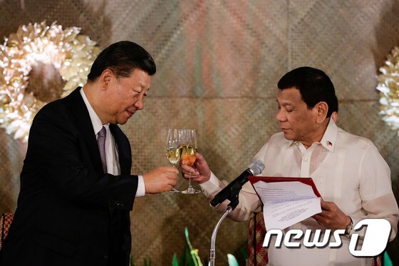 시진핑 중국 국가주석과 두테르테 필리핀 대통령. © AFP=뉴스1 © News1 자료사진 