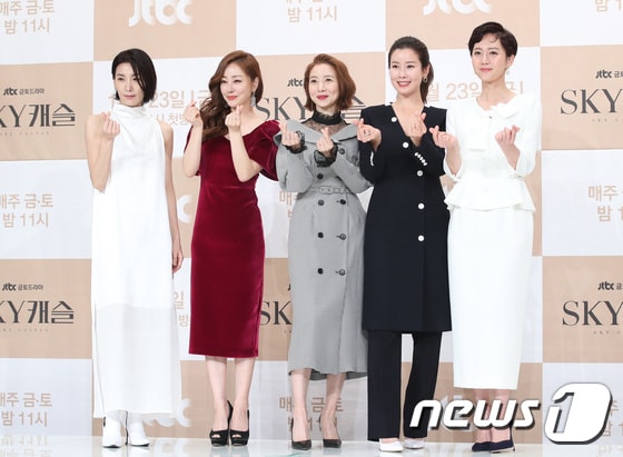 배우 김서형(왼쪽부터), 오나라, 윤세아, 이태란, 염정아 © News1