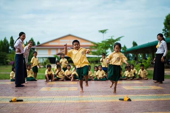캄보디아 하비에르 학교에서 즐겁게 수업을 받고 있는 학생들(사진작가 이관석 제공)