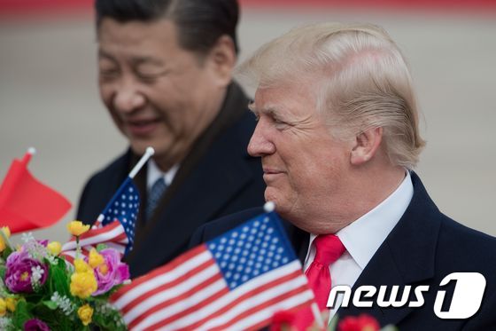 왼쪽부터 시진핑 중국 국가주석과 도널드 트럼프 미국 대통령 <자료사진> ⓒ AFP = 뉴스1