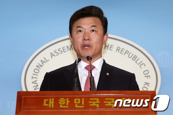 윤영석 자유한국당 수석대변인. 2018.11.5/뉴스1 © News1 민경석 기자