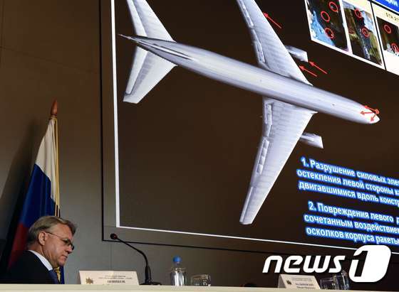 얀 노비코프 알마즈 안테이 사장이 2015년 10월 말레이시아항공 소속 여객기의 러시아산 미사일 피격 가능성과 관련한 조사단 결과 발표 자리에 참석한 모습. (자료사진) © AFP=뉴스1