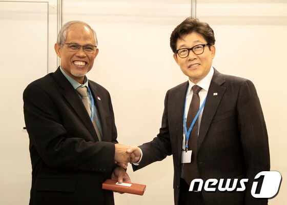 싱가포르 환경수자원부장관 만난 조명래 장관