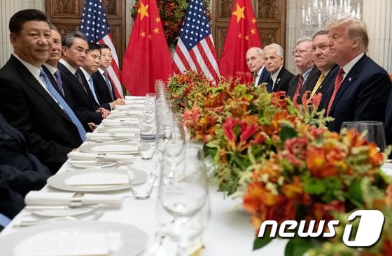 지난 1일 아르헨티나에서 도널드 트럼프 미국 대통령과 시진핑 중국 국가주석이 정상회담을 하고 있다. © AFP=뉴스1 © News1 