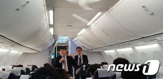 최종구 이스타항공 사장이 26일 김포국제공항에서 열린 B737 MAX 8 도입식에서 내년 상장 계획과 관련 재검토 입장을 밝혔다.© News1