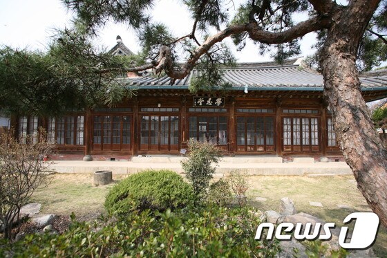 전북 전주 한옥마을에 있는 학인당(전주시 제공) © News1 김춘상 기자