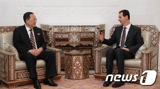 4일(현지시간) 바샤르 알아사드 시리아 대통령을 만난 리용호 북한 외무상. (출처=사나통신 갈무리) © News1