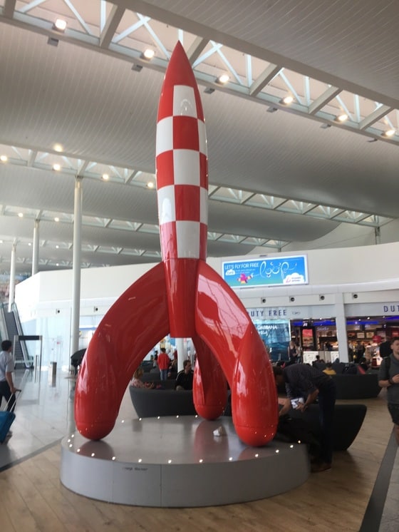 브뤼셀 공항내 틴틴 로켓 조형물