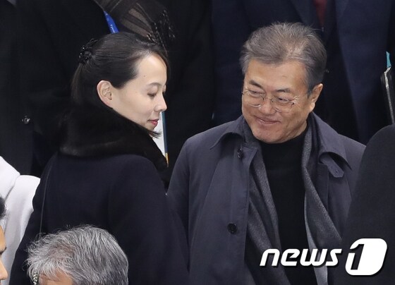 문재인 대통령(오른쪽)과 김여정 북한 조선노동당 부부장. 2018.2.10/뉴스1 © News1 허경 기자